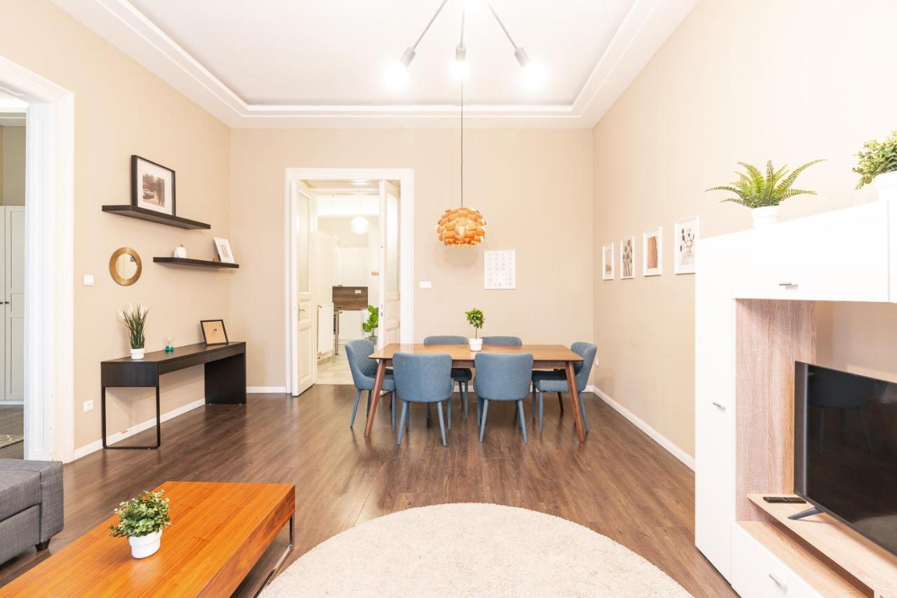 Spacious Luxury Apartment At The Heart Of บูดาเปสต์ ภายนอก รูปภาพ