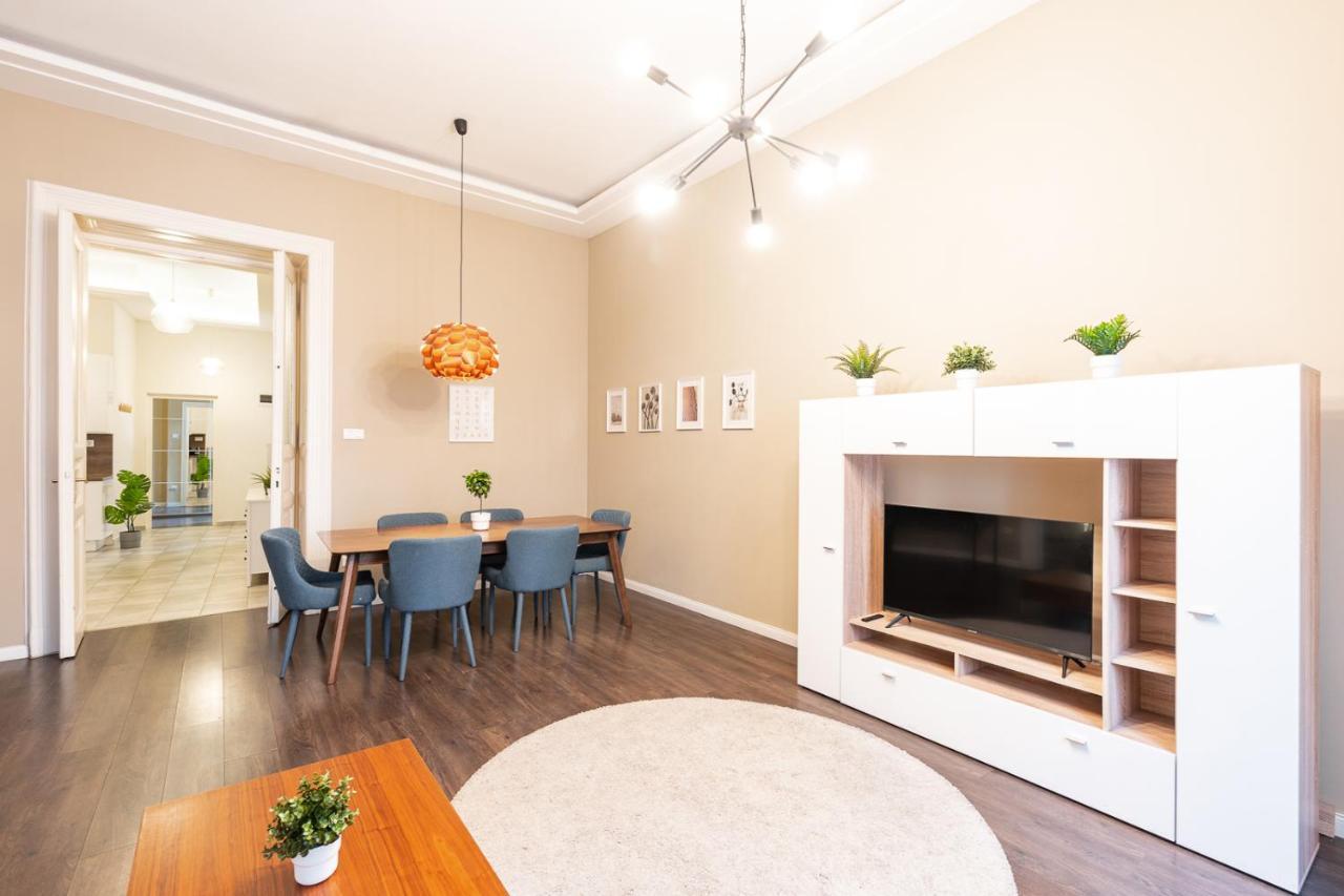 Spacious Luxury Apartment At The Heart Of บูดาเปสต์ ภายนอก รูปภาพ