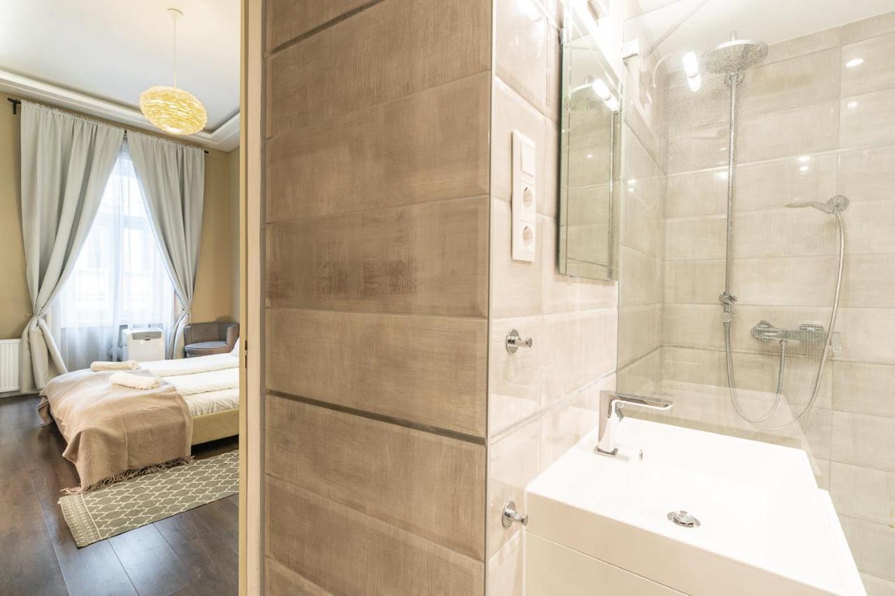 Spacious Luxury Apartment At The Heart Of บูดาเปสต์ ภายนอก รูปภาพ