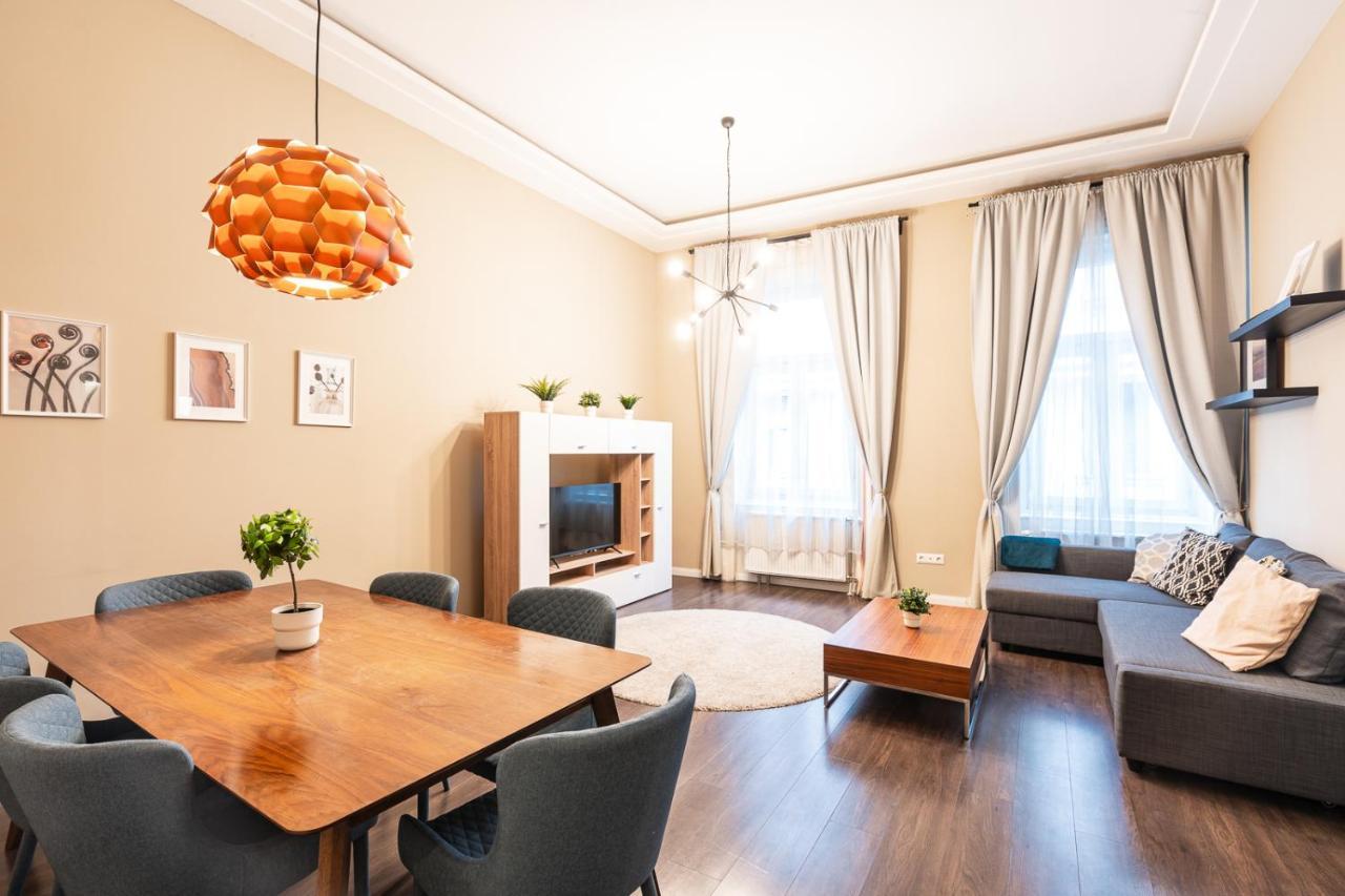 Spacious Luxury Apartment At The Heart Of บูดาเปสต์ ภายนอก รูปภาพ